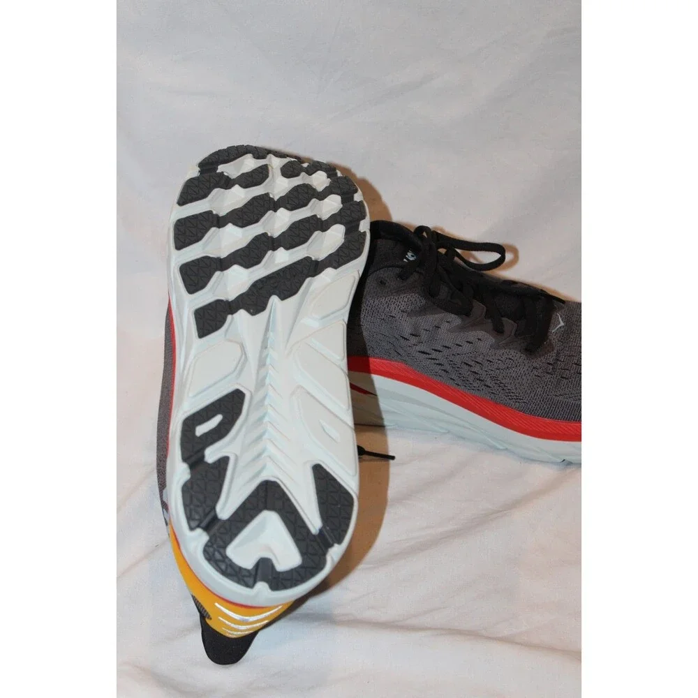 NIB HOKA ONE MEN display picture 3